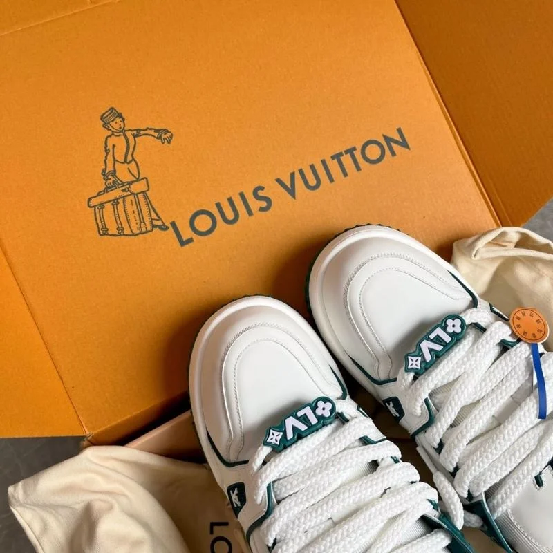 Functional Louis Vuitton Trainer Sneaker 30932