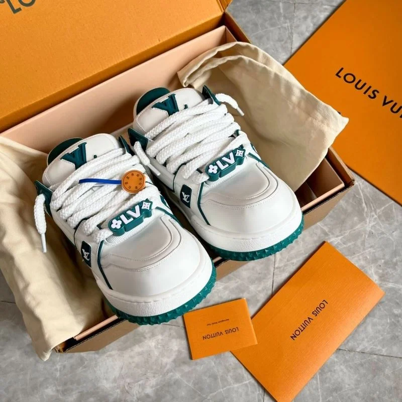 Functional Louis Vuitton Trainer Sneaker 30932