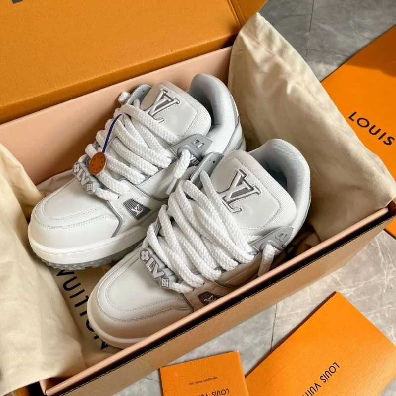 Louis Vuitton Trainer Sneaker Durable 30939