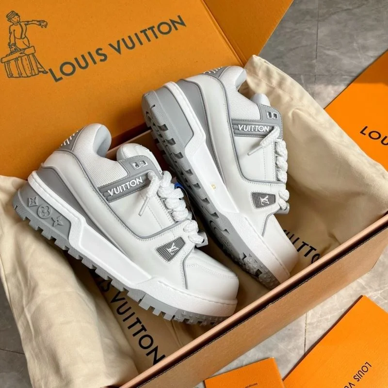 Louis Vuitton Trainer Sneaker Durable 30939