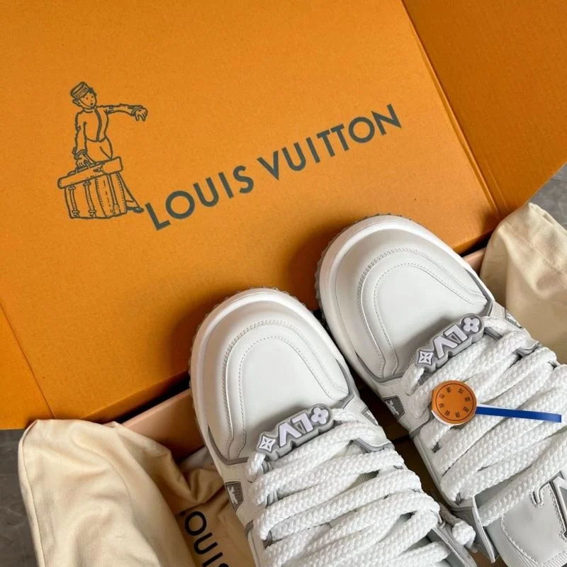 Louis Vuitton Trainer Sneaker Durable 30939