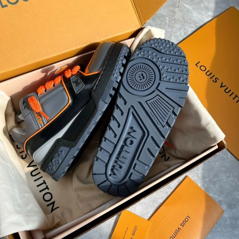 Lightweight Louis Vuitton Trainer Sneaker 30913