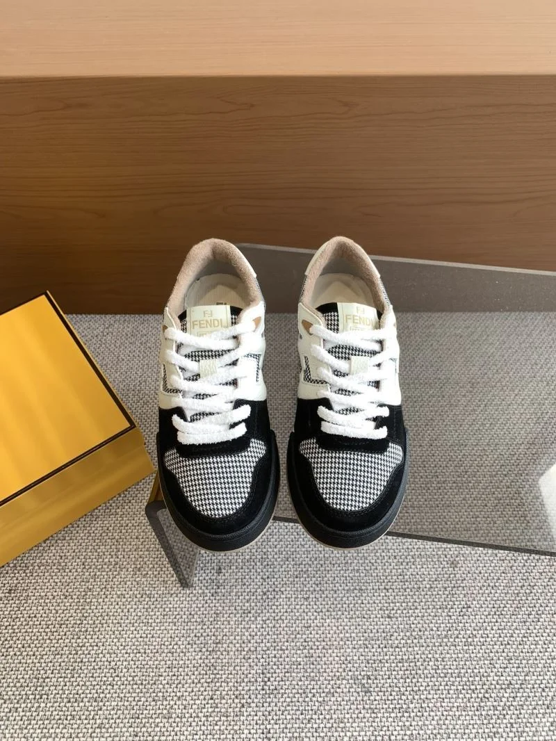 Snug Louis Vuitton Trainer Sneaker 30902