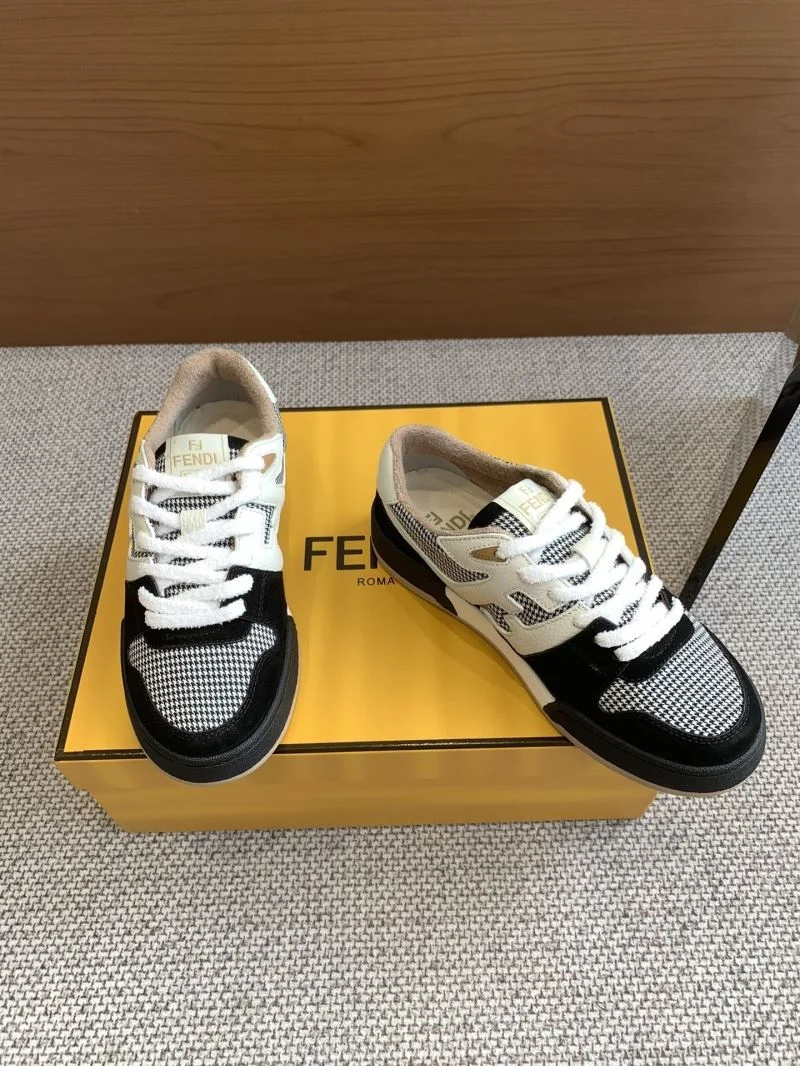 Snug Louis Vuitton Trainer Sneaker 30902