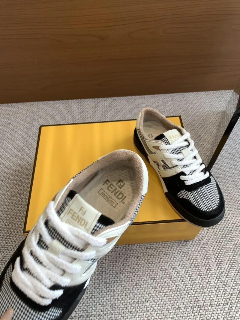 Snug Louis Vuitton Trainer Sneaker 30902