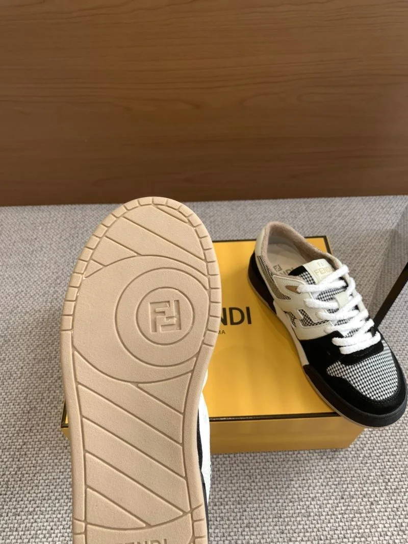 Snug Louis Vuitton Trainer Sneaker 30902