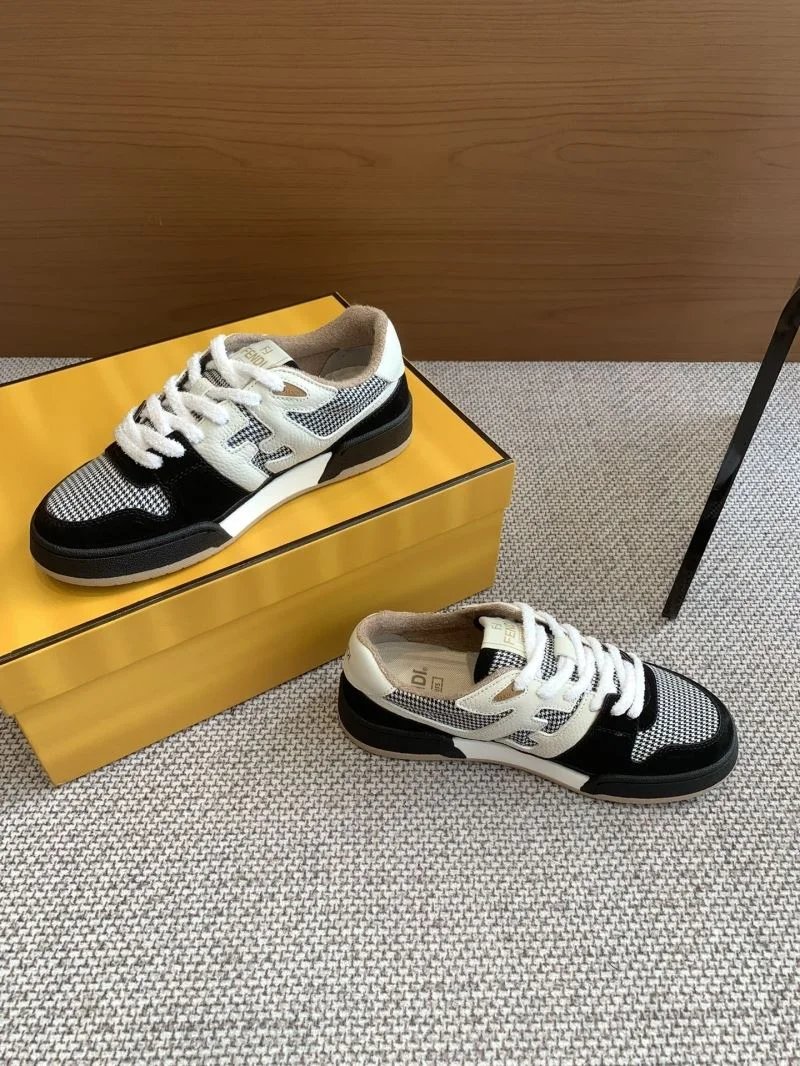 Snug Louis Vuitton Trainer Sneaker 30902