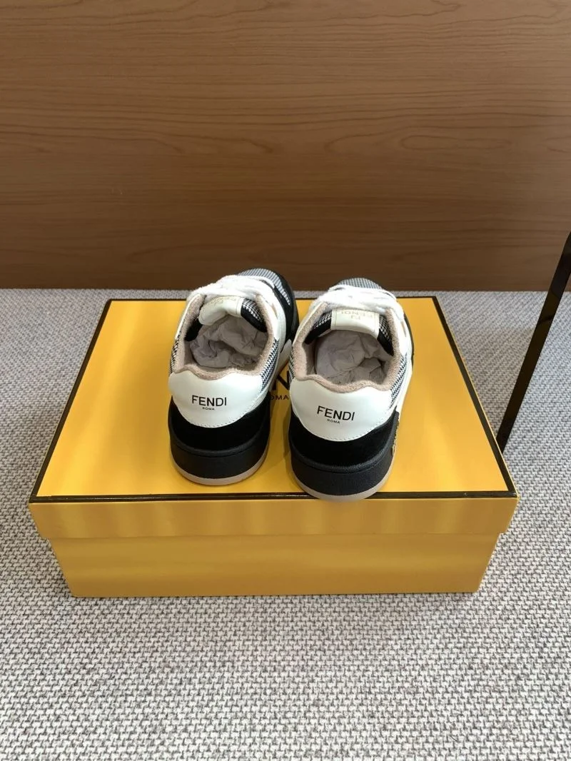 Snug Louis Vuitton Trainer Sneaker 30902