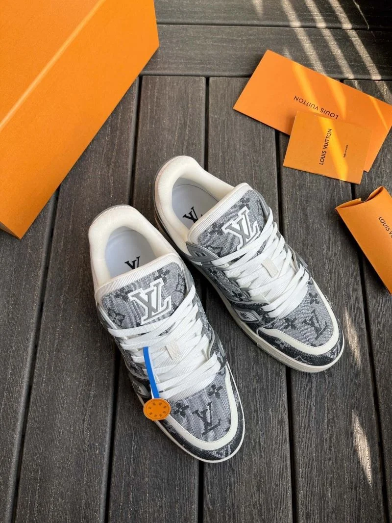 Louis Vuitton Trainer Sneaker ZipUp 30900