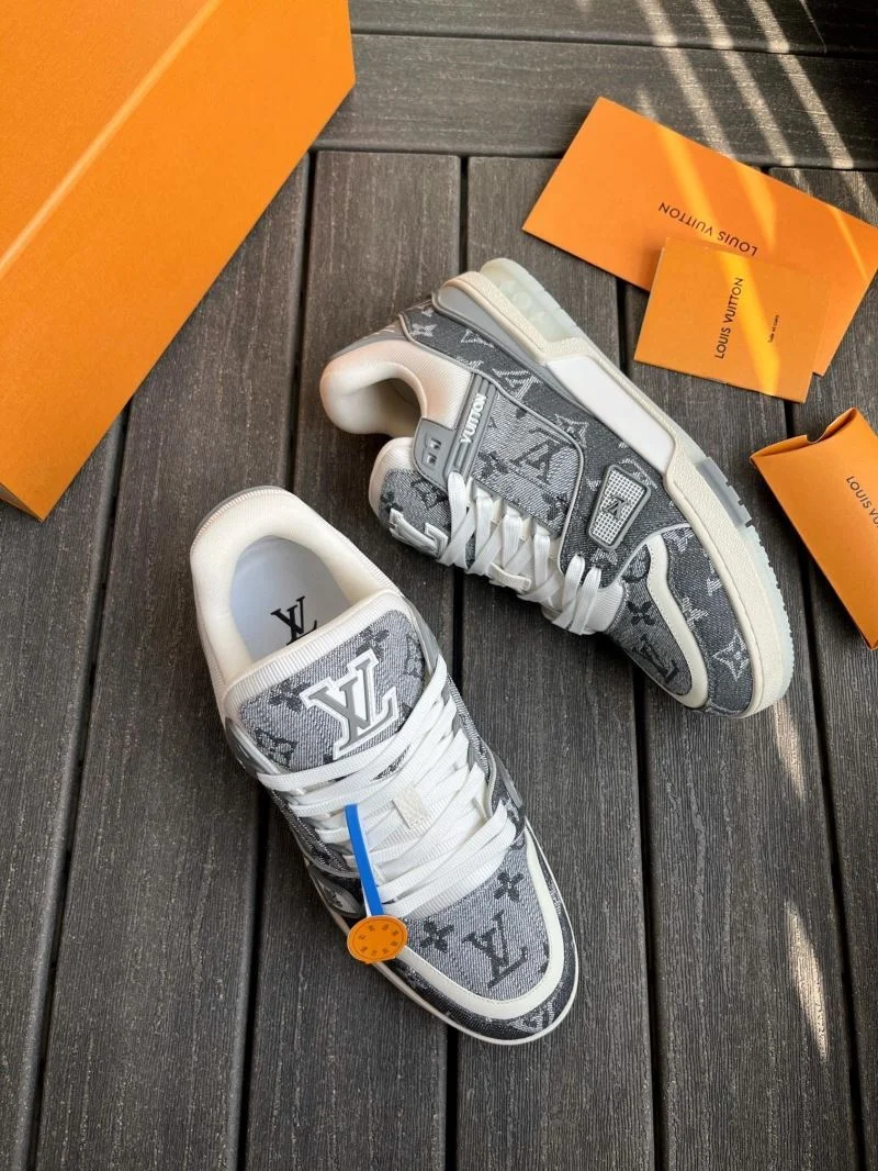 Louis Vuitton Trainer Sneaker ZipUp 30900