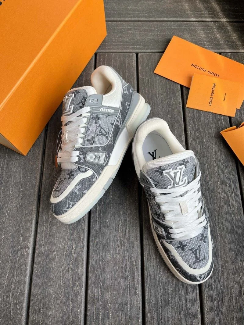 Louis Vuitton Trainer Sneaker ZipUp 30900