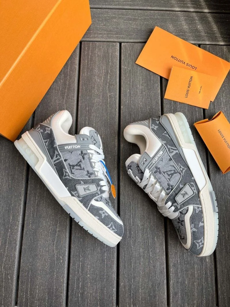 Louis Vuitton Trainer Sneaker ZipUp 30900