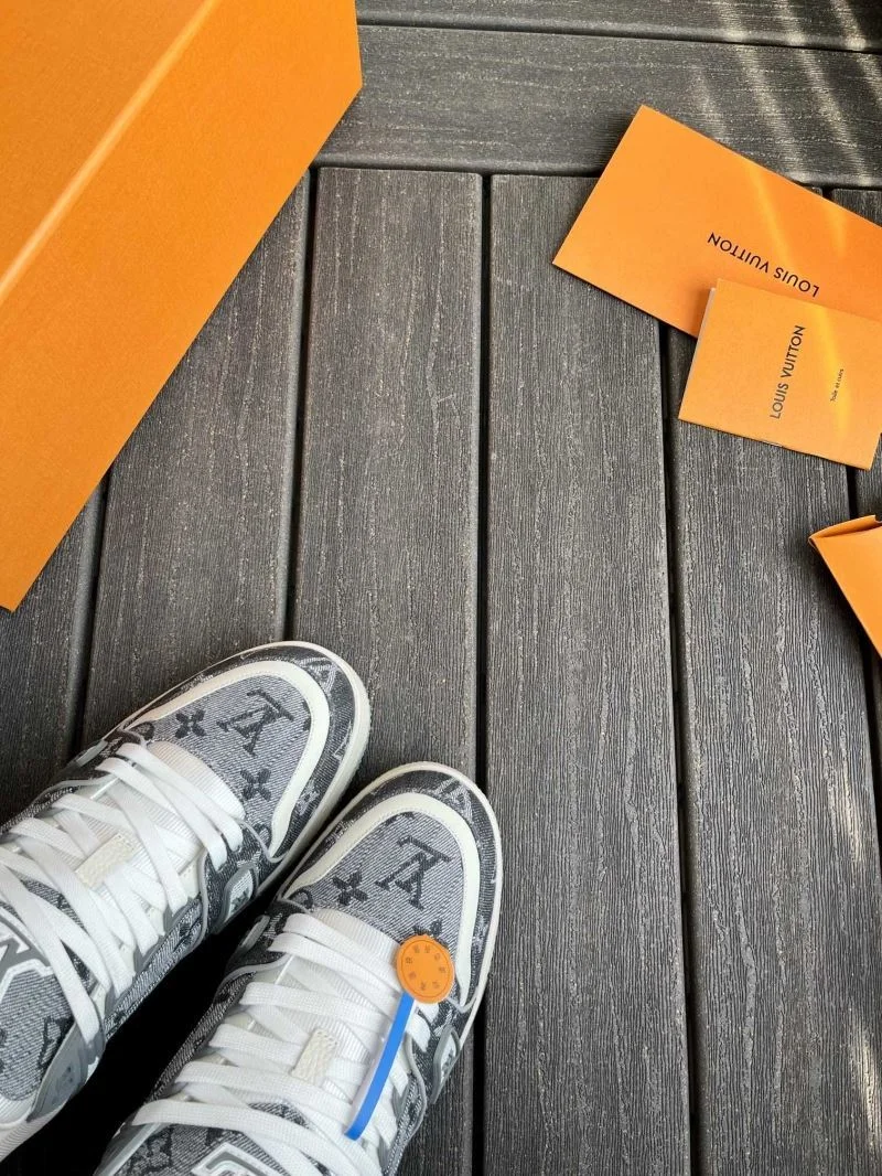 Louis Vuitton Trainer Sneaker ZipUp 30900