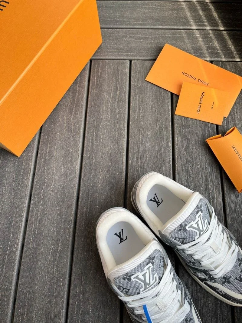Louis Vuitton Trainer Sneaker ZipUp 30900
