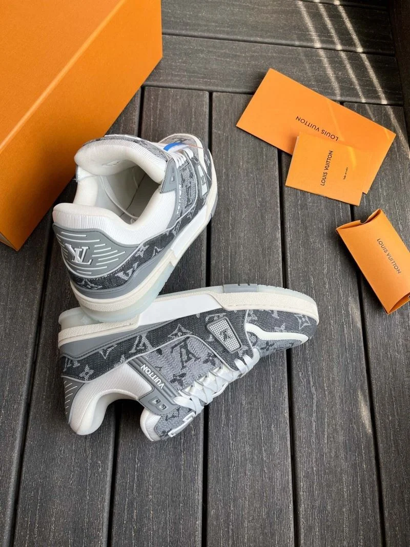 Louis Vuitton Trainer Sneaker ZipUp 30900