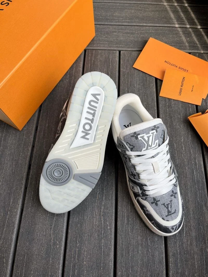 Louis Vuitton Trainer Sneaker ZipUp 30900