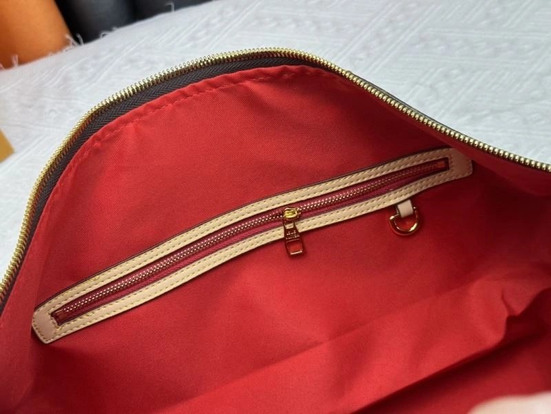 Louis Vuitton Travel Bags Effortless 80308