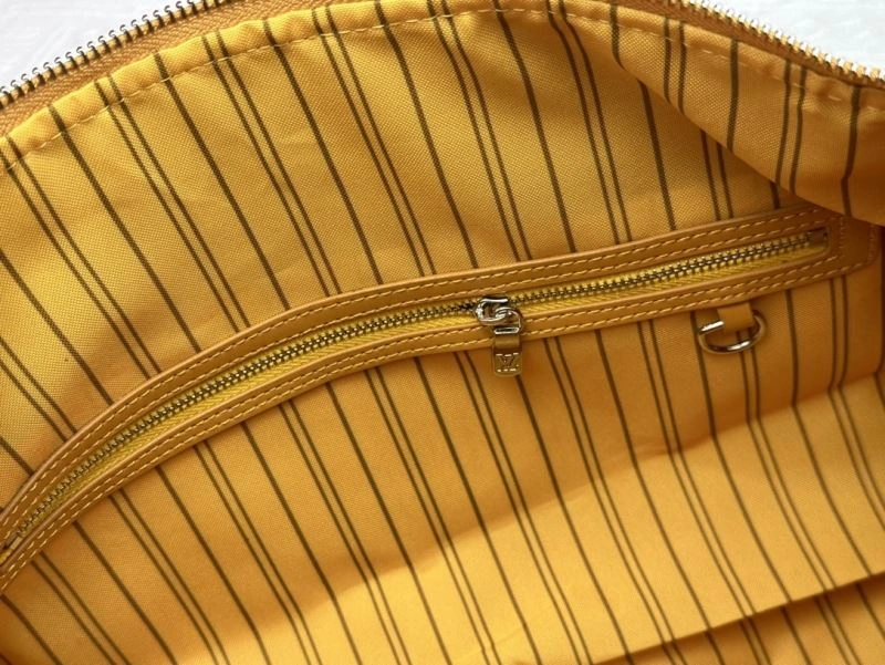 Louis Vuitton Travel Bags Refined 80300