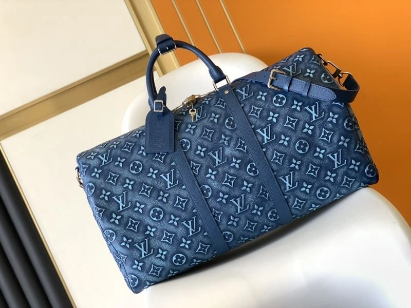 Unisex Louis Vuitton Travel Bags 94133