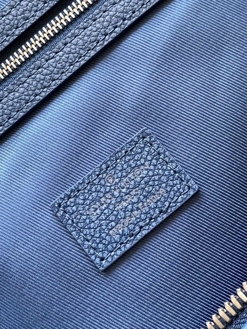 Unisex Louis Vuitton Travel Bags 94133