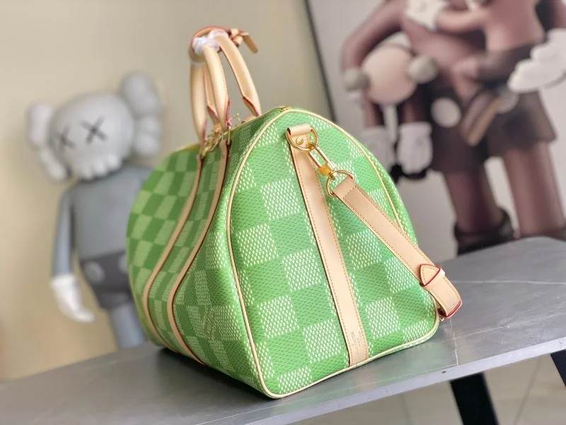 Sleek Louis Vuitton Travel Bags 42222