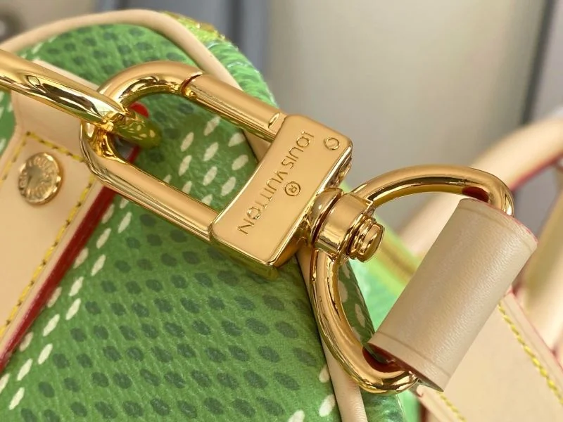 Sleek Louis Vuitton Travel Bags 42222