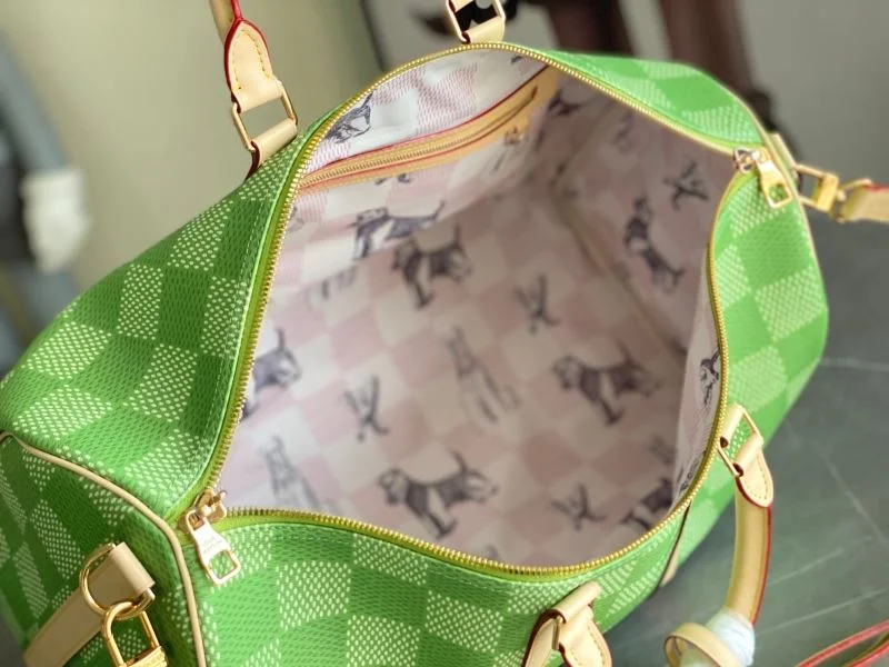 Sleek Louis Vuitton Travel Bags 42222