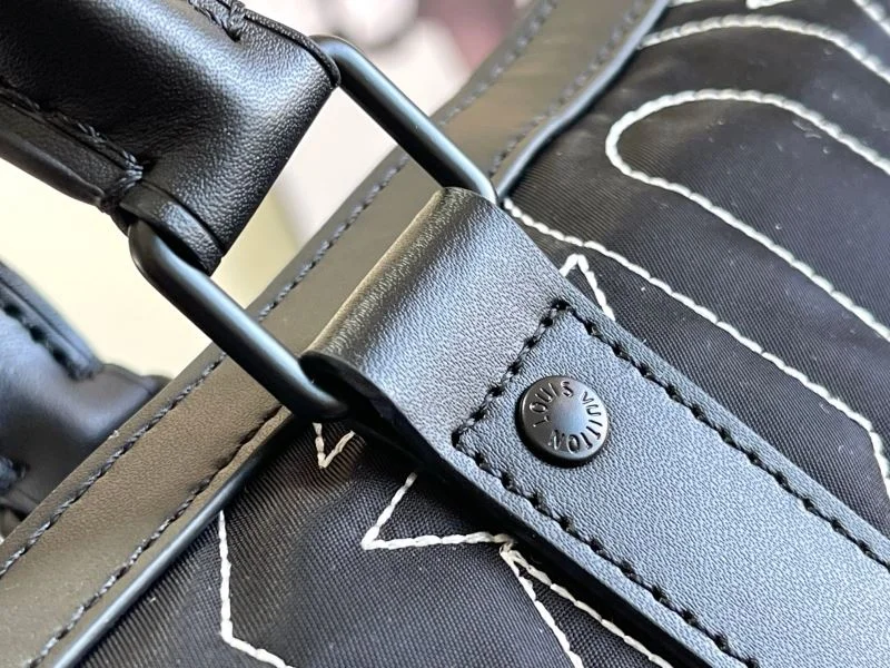 Sleek Louis Vuitton Travel Bags 42218