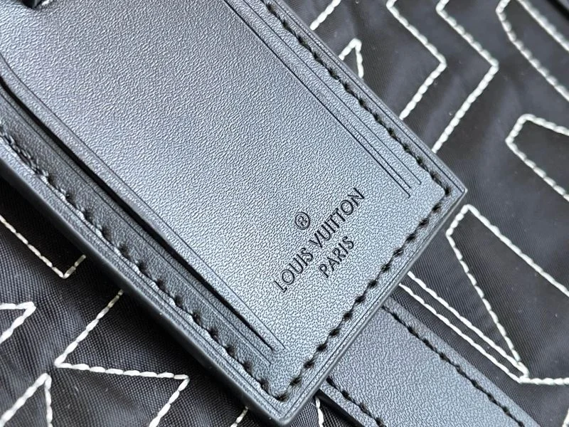 Sleek Louis Vuitton Travel Bags 42218