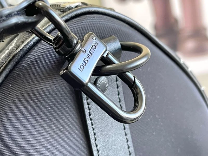 Sleek Louis Vuitton Travel Bags 42218