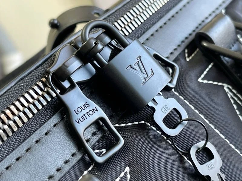 Sleek Louis Vuitton Travel Bags 42218