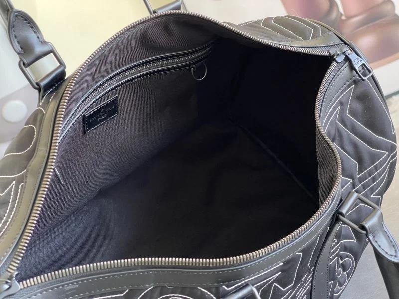 Sleek Louis Vuitton Travel Bags 42218