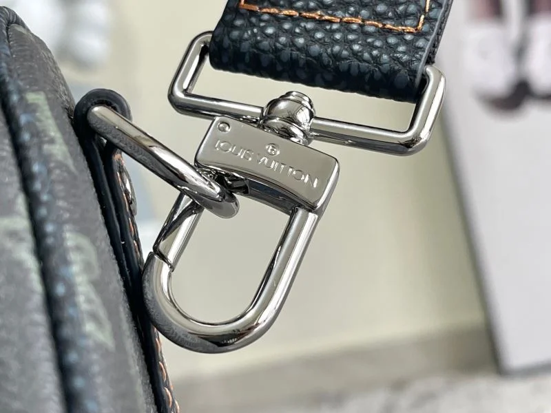 Unisex Louis Vuitton Travel Bags 42202