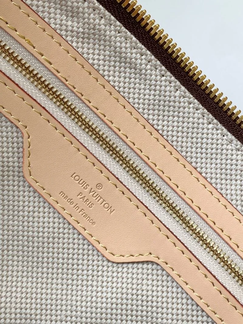 Classic Louis Vuitton Travel Bags 42220