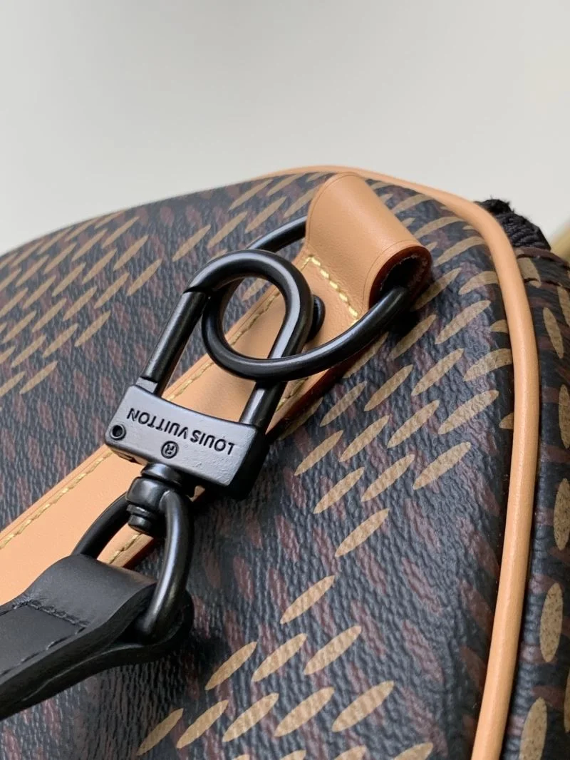 Minimalist Louis Vuitton Travel Bags 42205