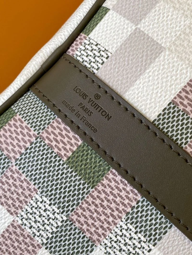 Louis Vuitton Travel Bags Cozy 42215