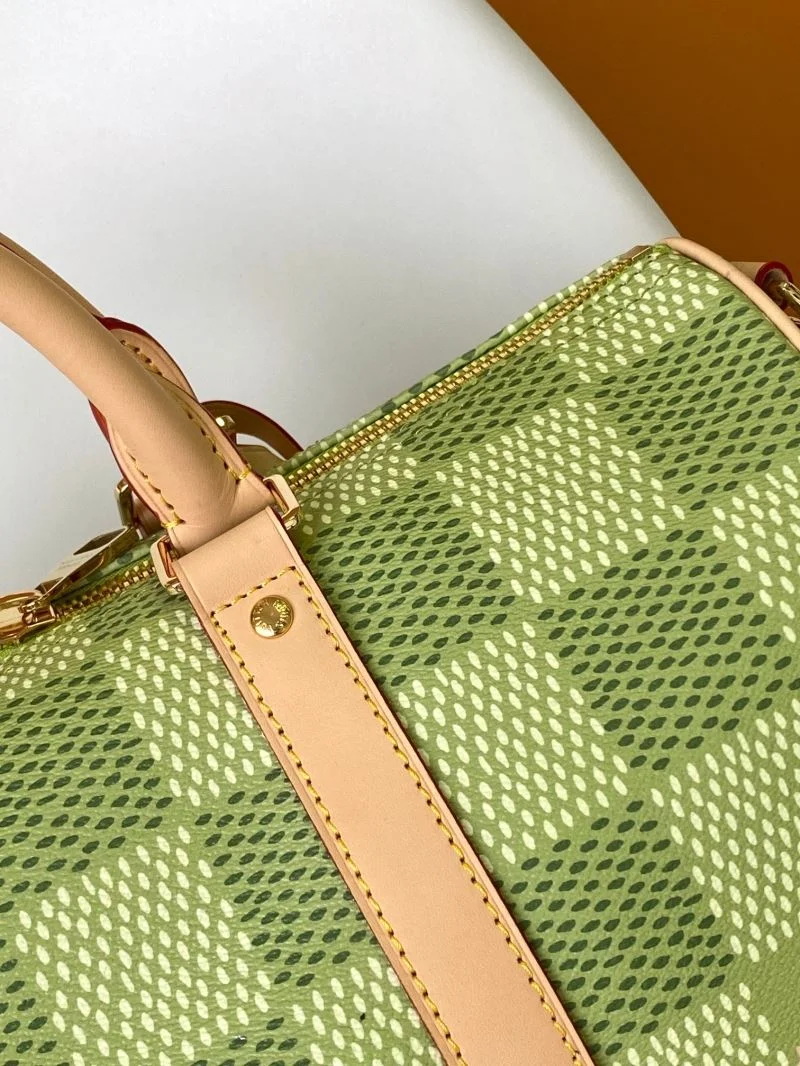 Compact Louis Vuitton Travel Bags 42149