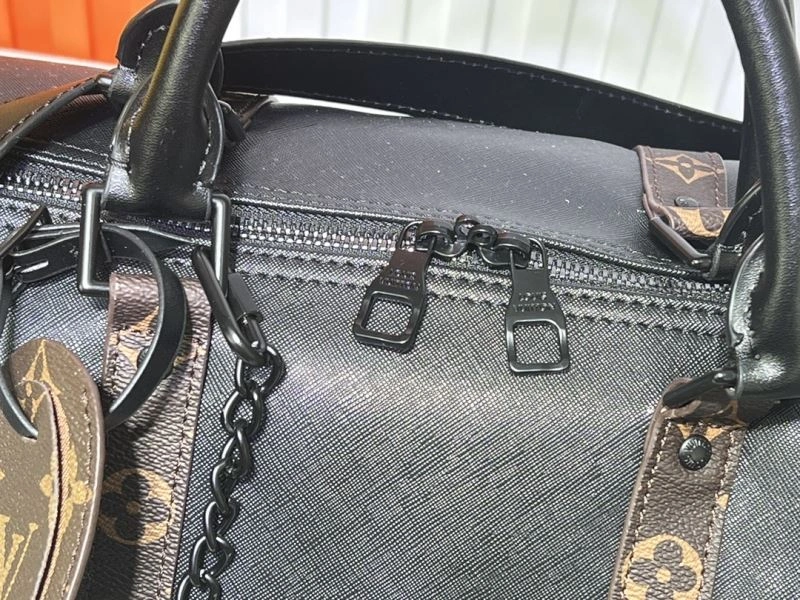 StreetReady Louis Vuitton Travel Bags 79971