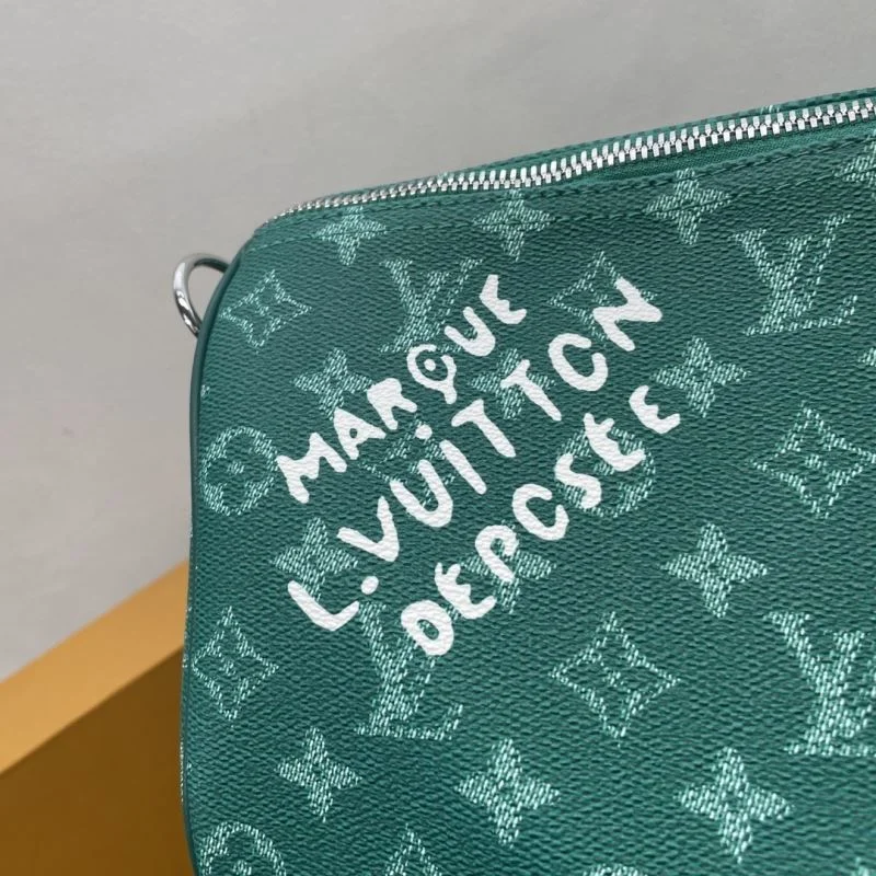 Sleek Louis Vuitton Travel Bags 41687