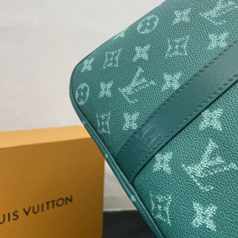 Sleek Louis Vuitton Travel Bags 41687