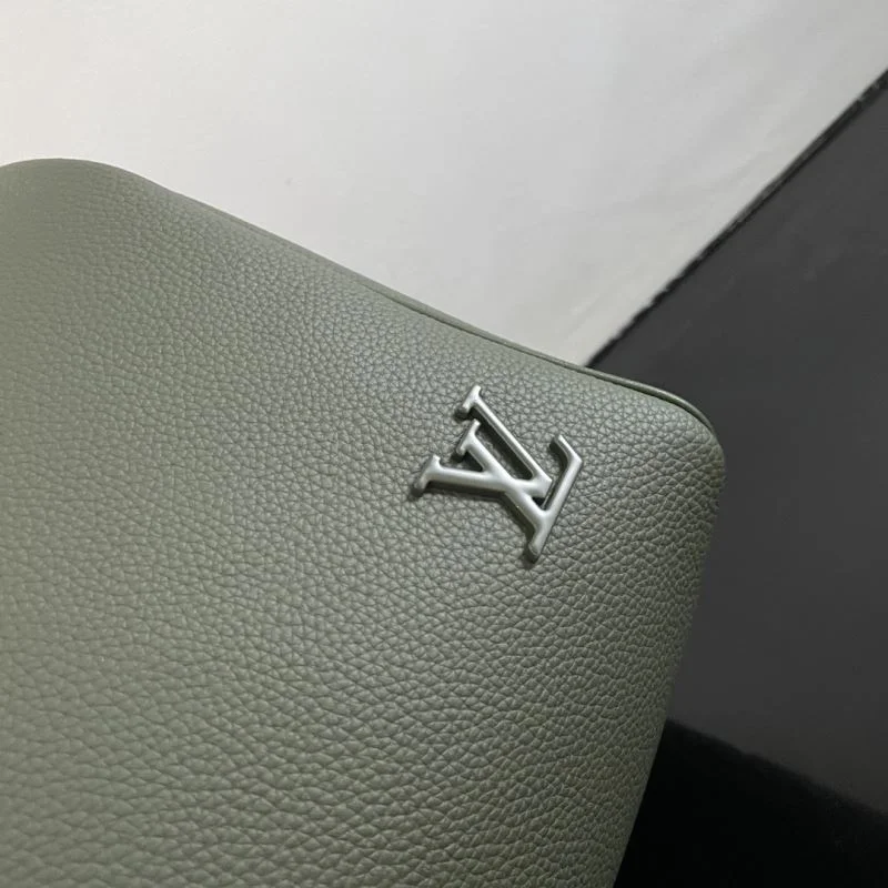 ModernLook Louis Vuitton Travel Bags 41471