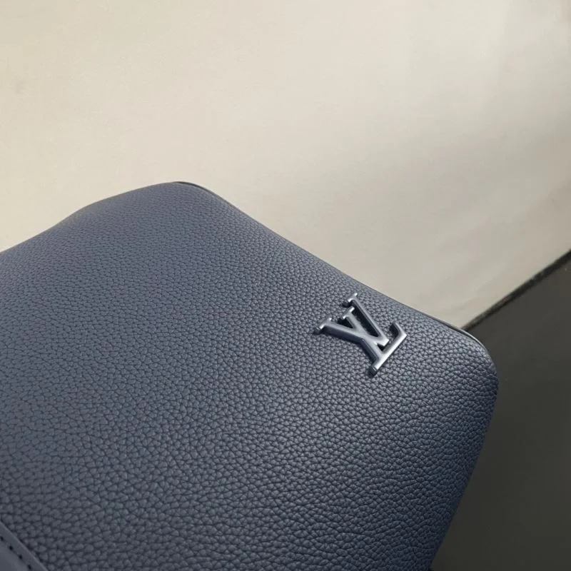 Resilient Louis Vuitton Travel Bags 41563