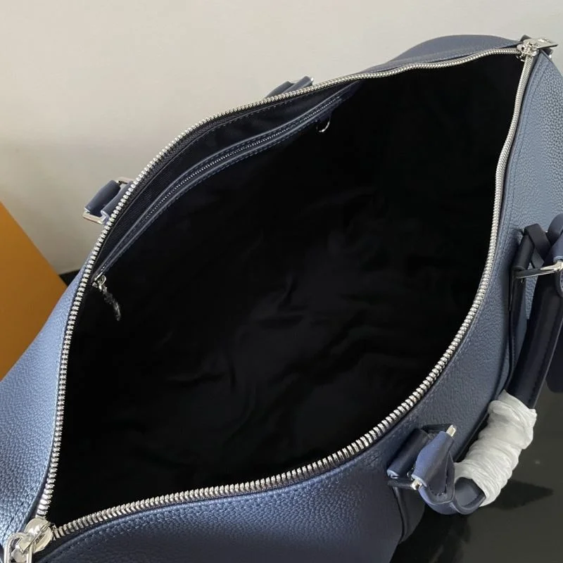 Resilient Louis Vuitton Travel Bags 41563