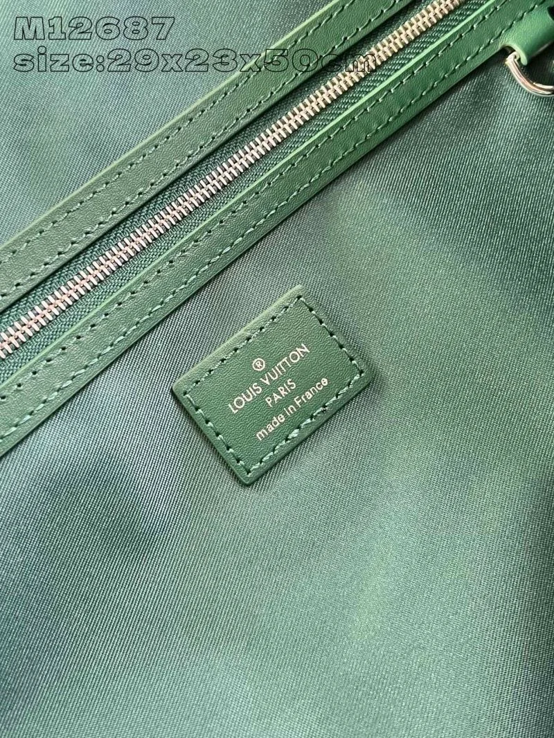 WaterResistant Louis Vuitton Travel Bags 41044