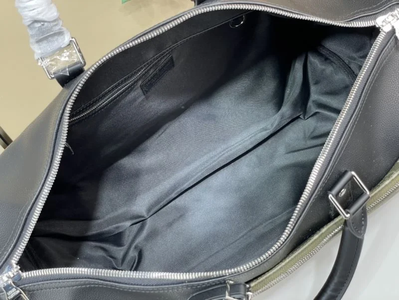 EyeCatching Louis Vuitton Travel Bags 40264