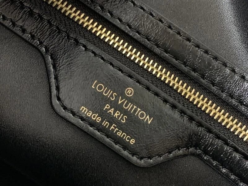 Louis Vuitton Travel Bags Unisex 40291