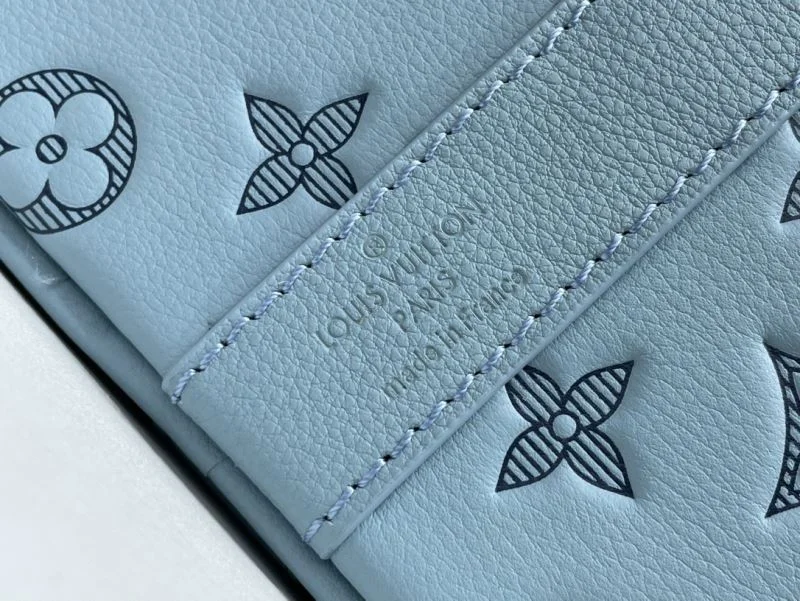 Louis Vuitton Travel Bags Unisex 40277