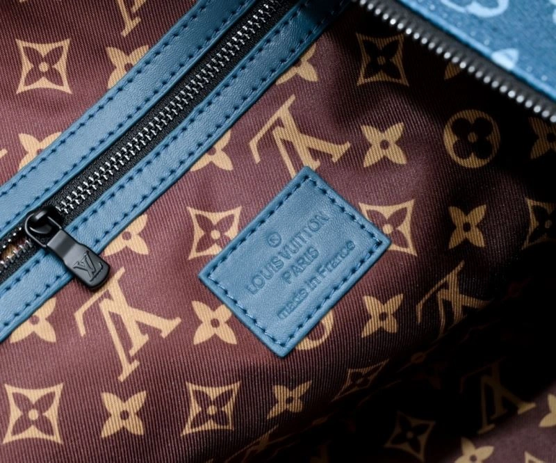 Sleek Louis Vuitton Travel Bags 79139