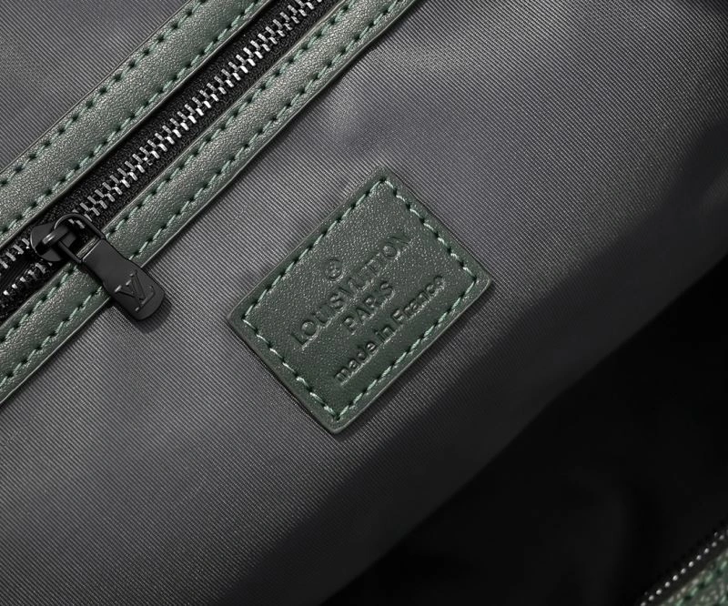 Louis Vuitton Travel Bags Stretchable 79129