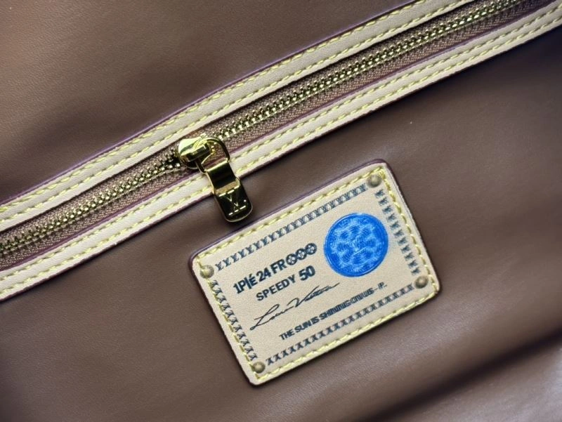 Versatile Louis Vuitton Travel Bags 79092